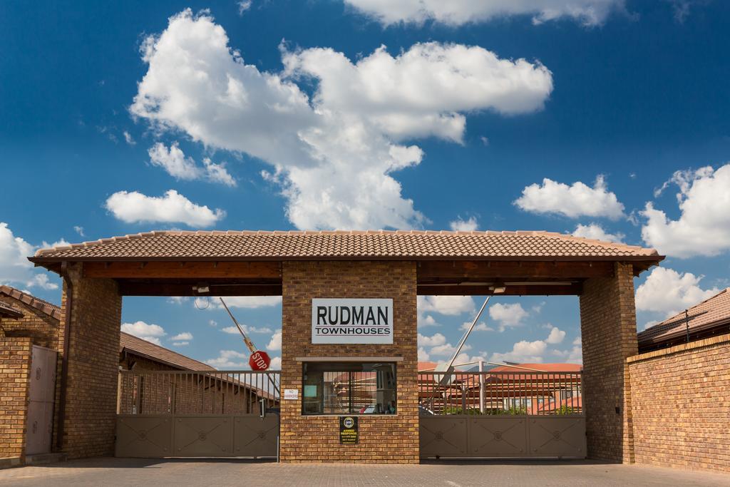 Rudman Townhouses - Family Apartment Боксбург Экстерьер фото